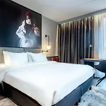 Radisson Red, Oslo Airport 4* غاردرموان