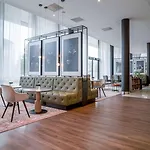 Radisson Red, Oslo Airport 4* غاردرموان