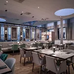Hotell Radisson Red, Oslo Airport 4*