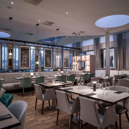 Radisson Red, Oslo Airport 4*