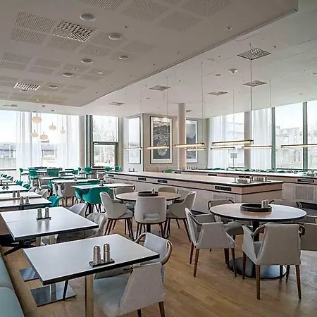 מלון Radisson Red, Oslo Airport