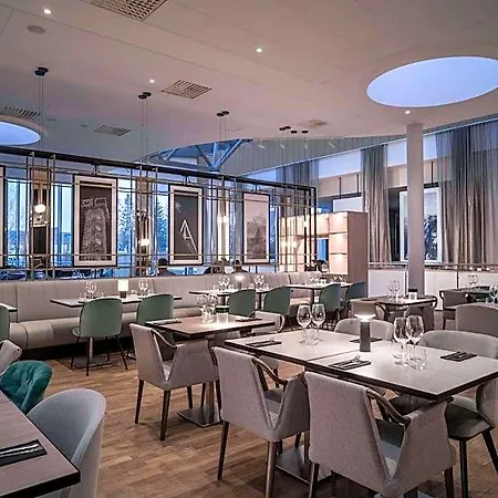 Radisson Red, Oslo Airport מלון 4*