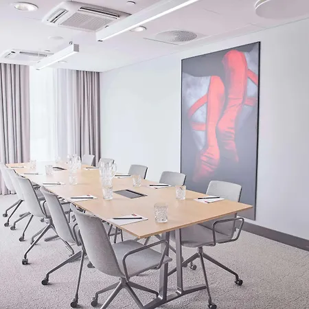 호텔 Radisson Red, Oslo Airport 4*