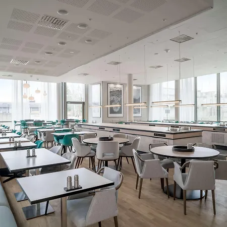 Radisson Red, Oslo Airport ホテル 4*